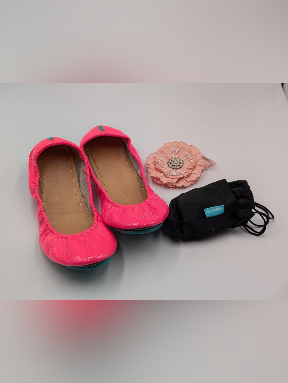Size 10 Pop Pink Neon Tieks with Carrying Bag and Flower